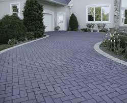 A professionally paved driveway by Lakeland Paving Pros, showcasing top-quality materials and workmanship.