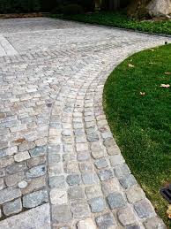 Elegant walkway installation by Lakeland Paving Pros, reflecting attention to detail and commitment to superior paving quality.